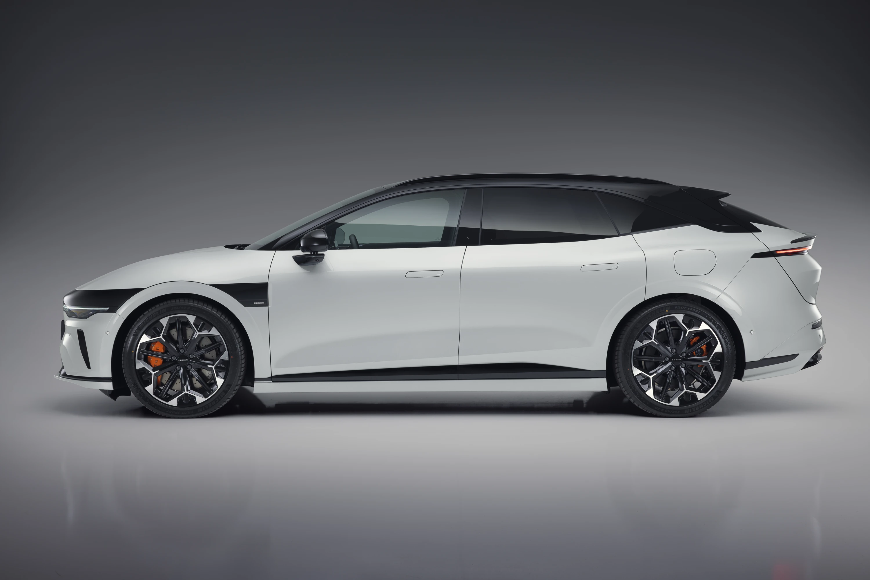 Zeekr 7GT Long Range RWD exterior view