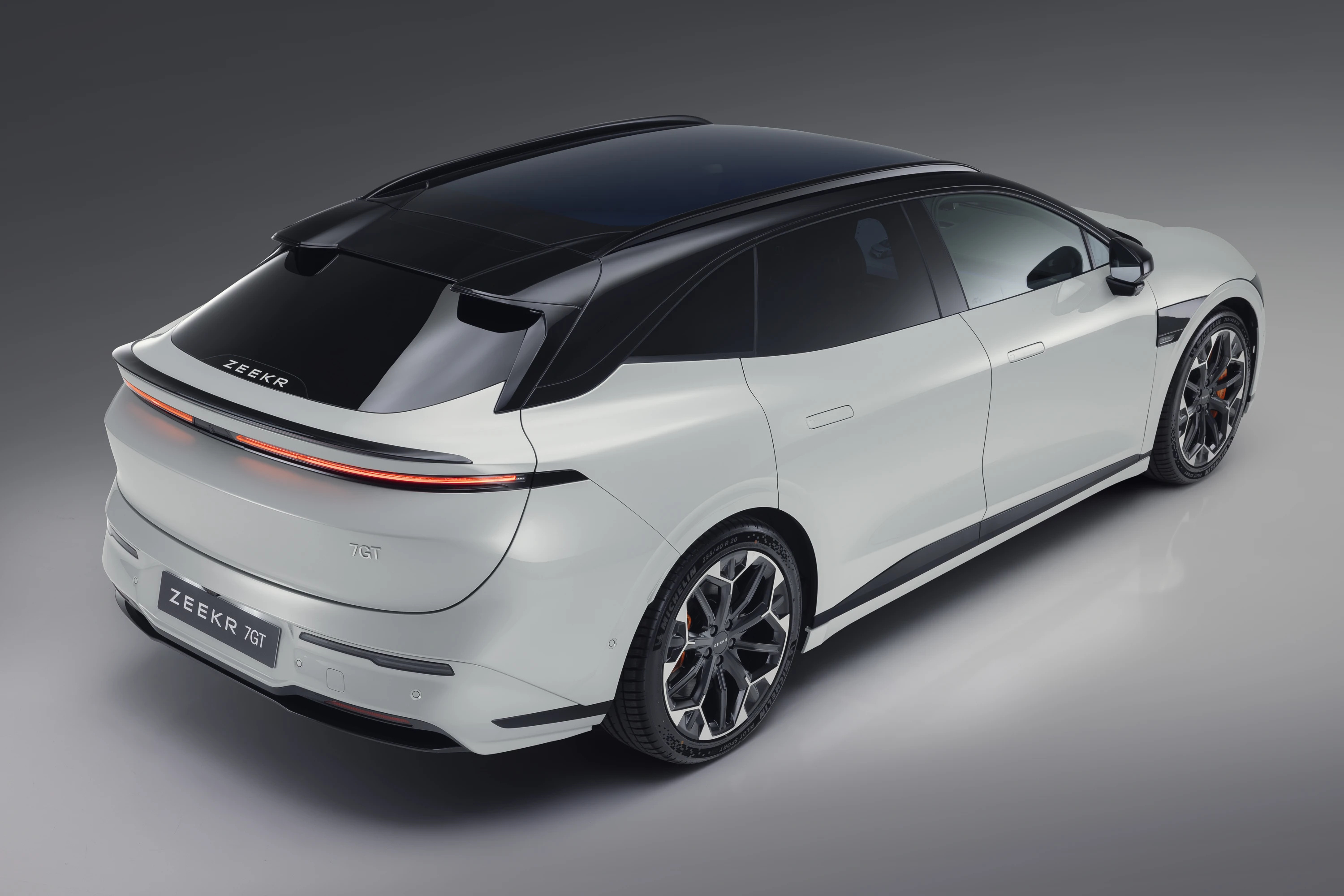 Zeekr 7GT Long Range RWD exterior view