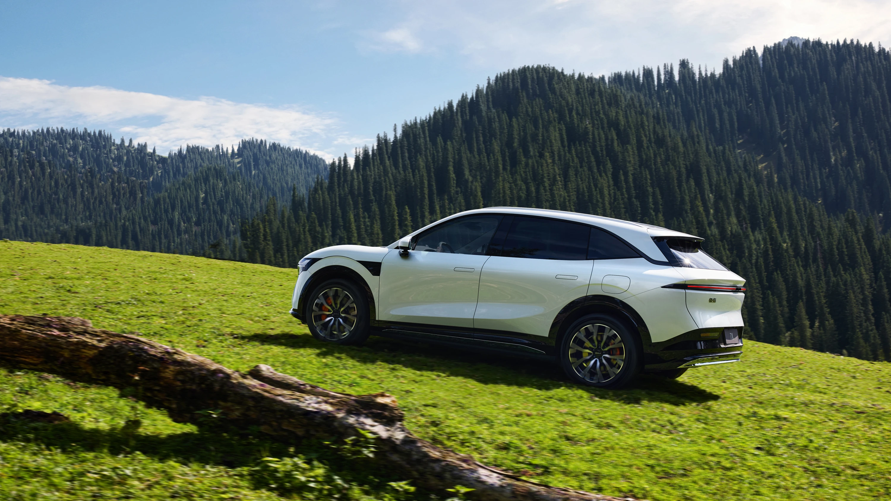 Zeekr 7X Long Range AWD exterior view