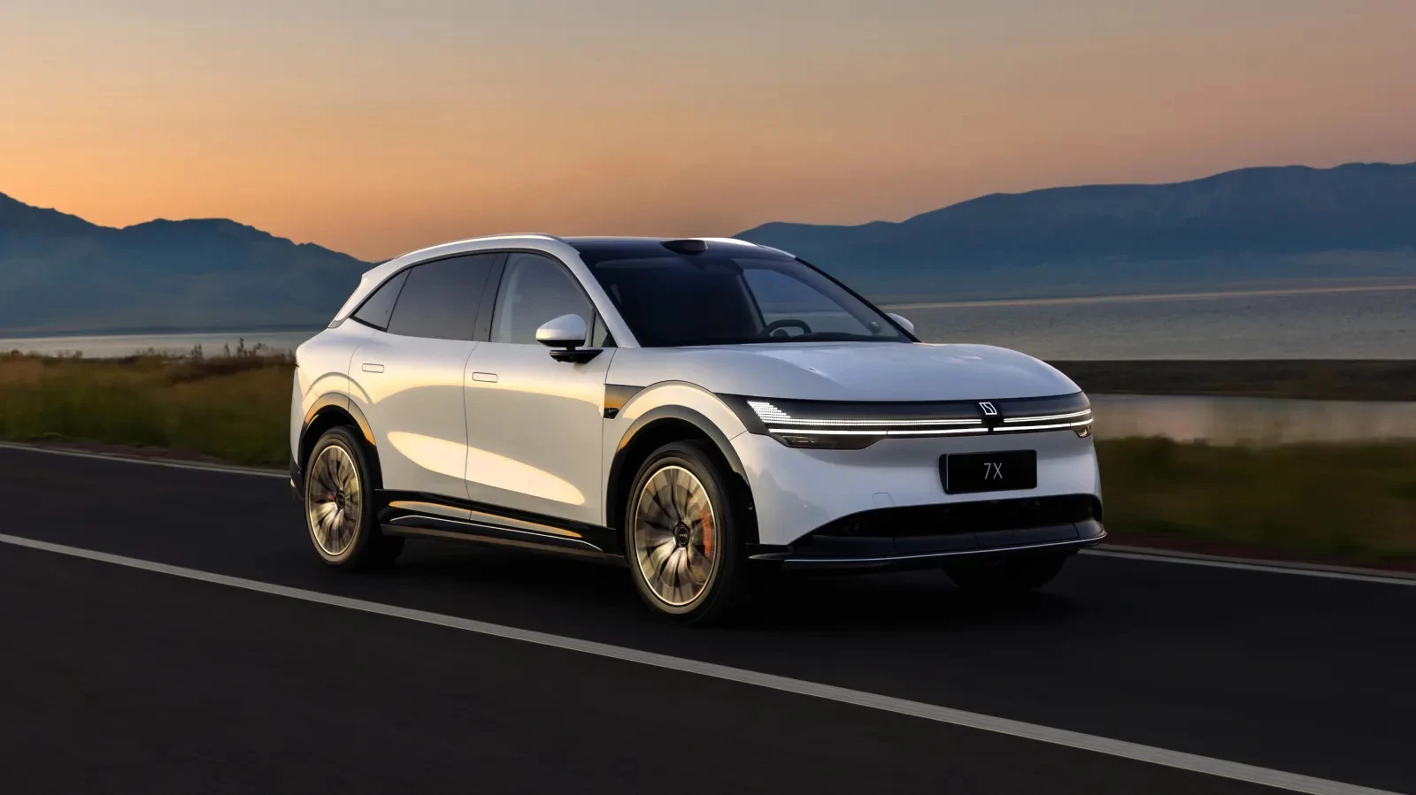 Zeekr 7X Long Range AWD exterior view