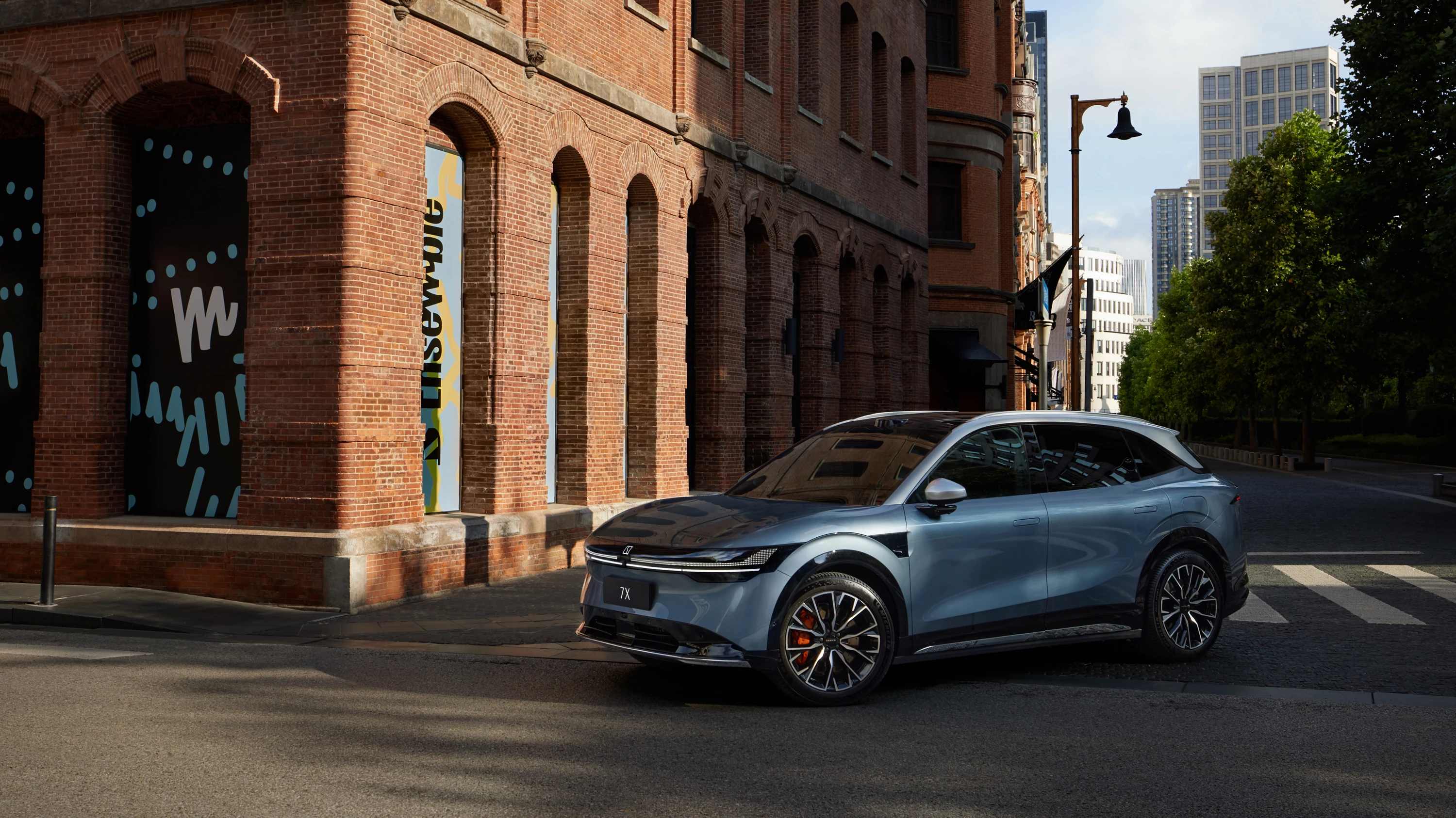 Zeekr 7X Standard Range RWD exterior view