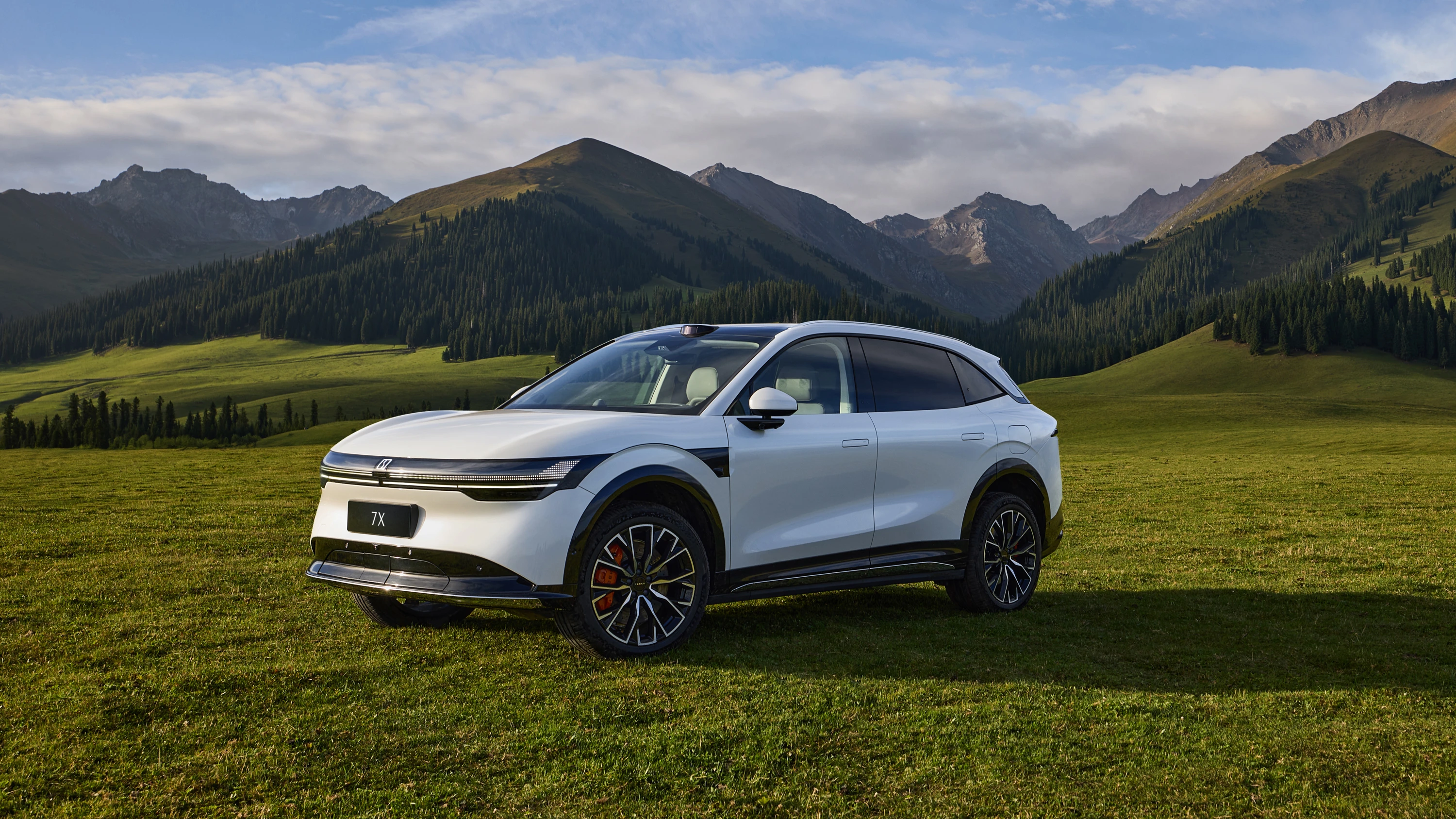 Zeekr 7X Standard Range RWD exterior view