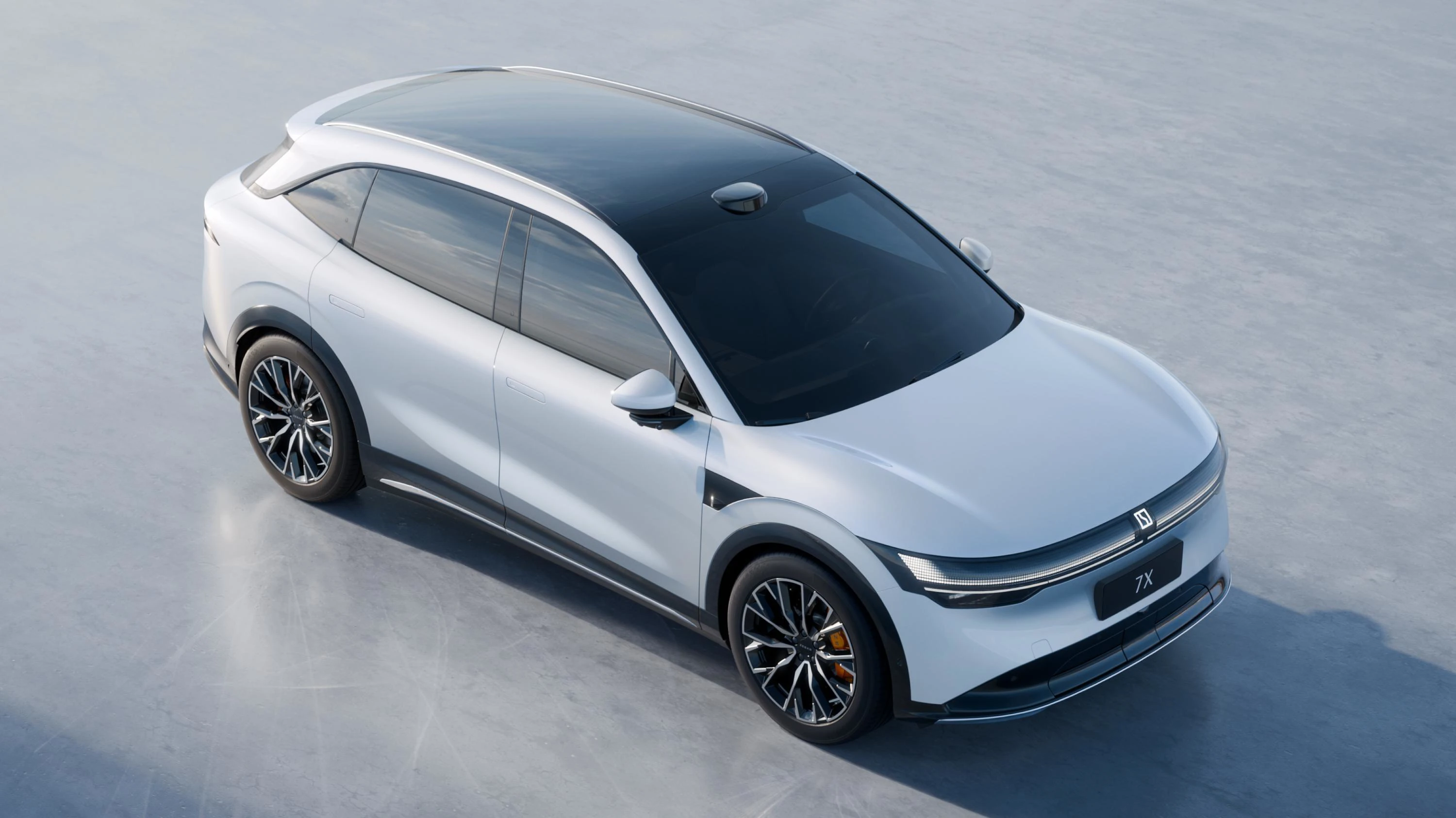 Zeekr 7X Standard Range RWD exterior view