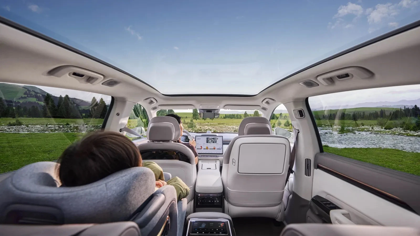 Zeekr 7X Standard Range RWD roof view