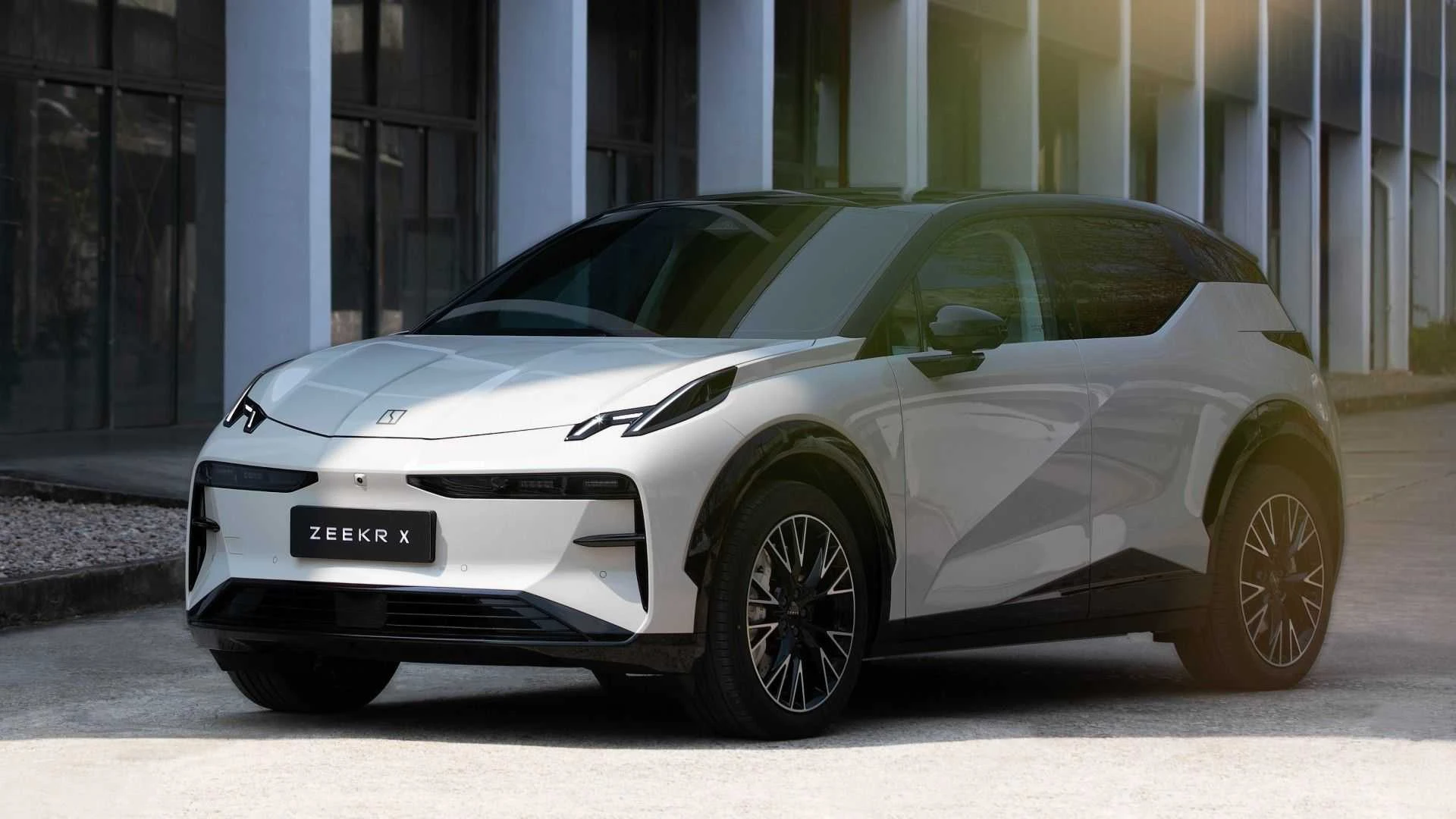 Zeekr X Long Range RWD exterior view