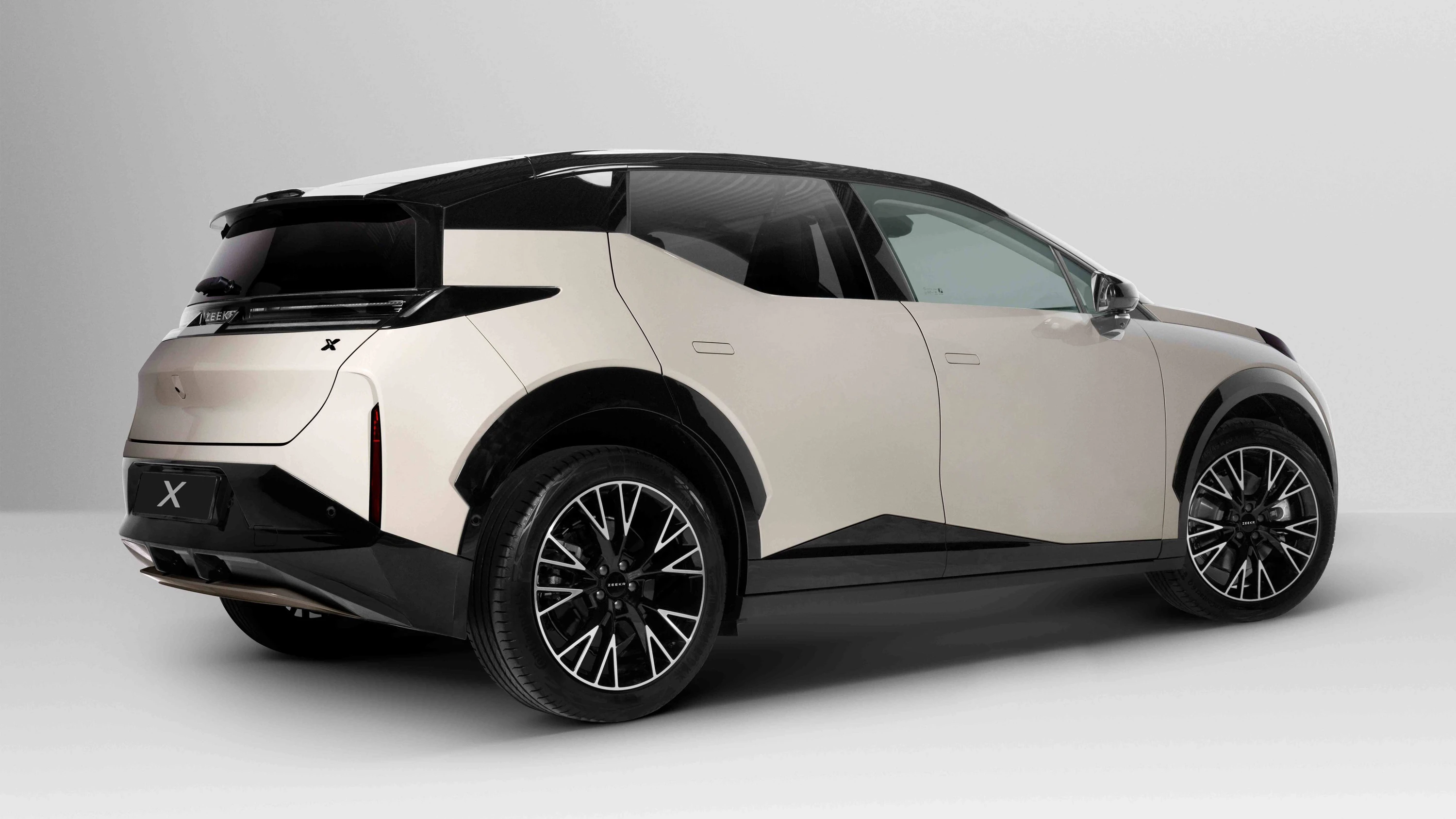 Zeekr X Long Range RWD exterior view